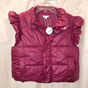 NWT Women's Ruffled Puffer Vest Sz M Front Pockets, Zips, Snaps Magenta